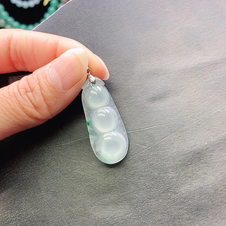 石英质玉未镶嵌颈饰