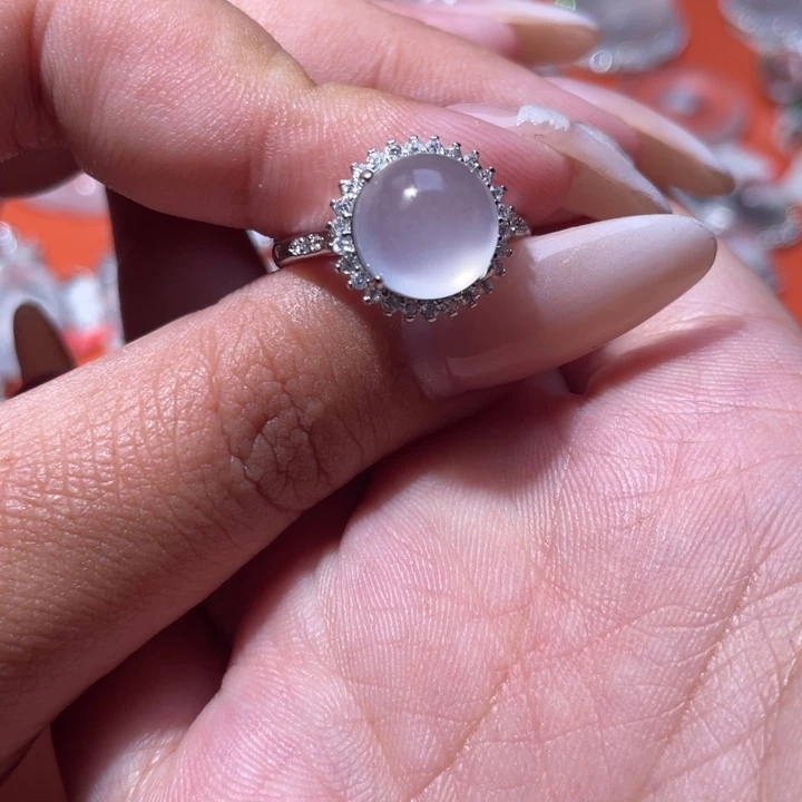 石英质玉未镶嵌颈饰