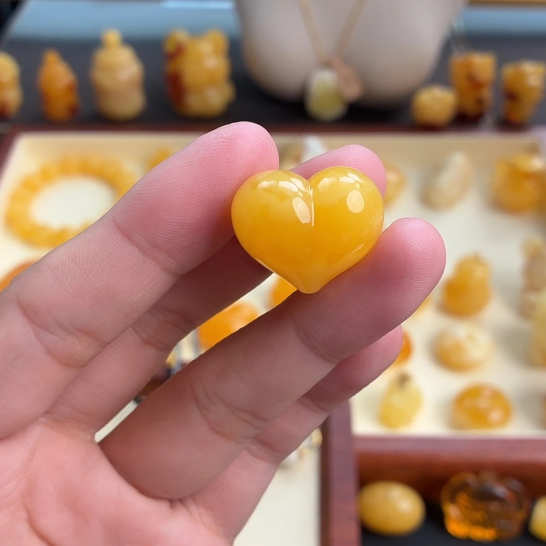 琥珀未镶嵌珠宝奇石