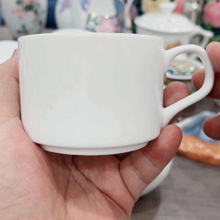 壶釉下五彩的瓷器和瓷器