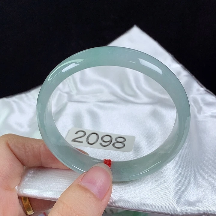 翡翠未镶嵌手镯57圈