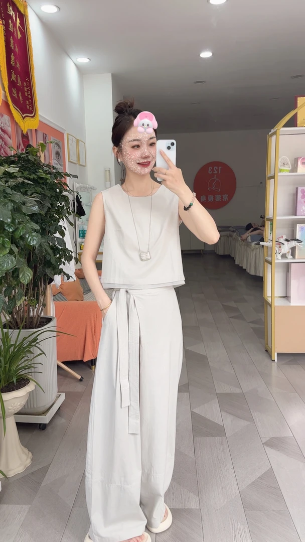 2025夏季新款显瘦韩系时髦吊带背心套装女老钱风斜边弯刀裤两件套