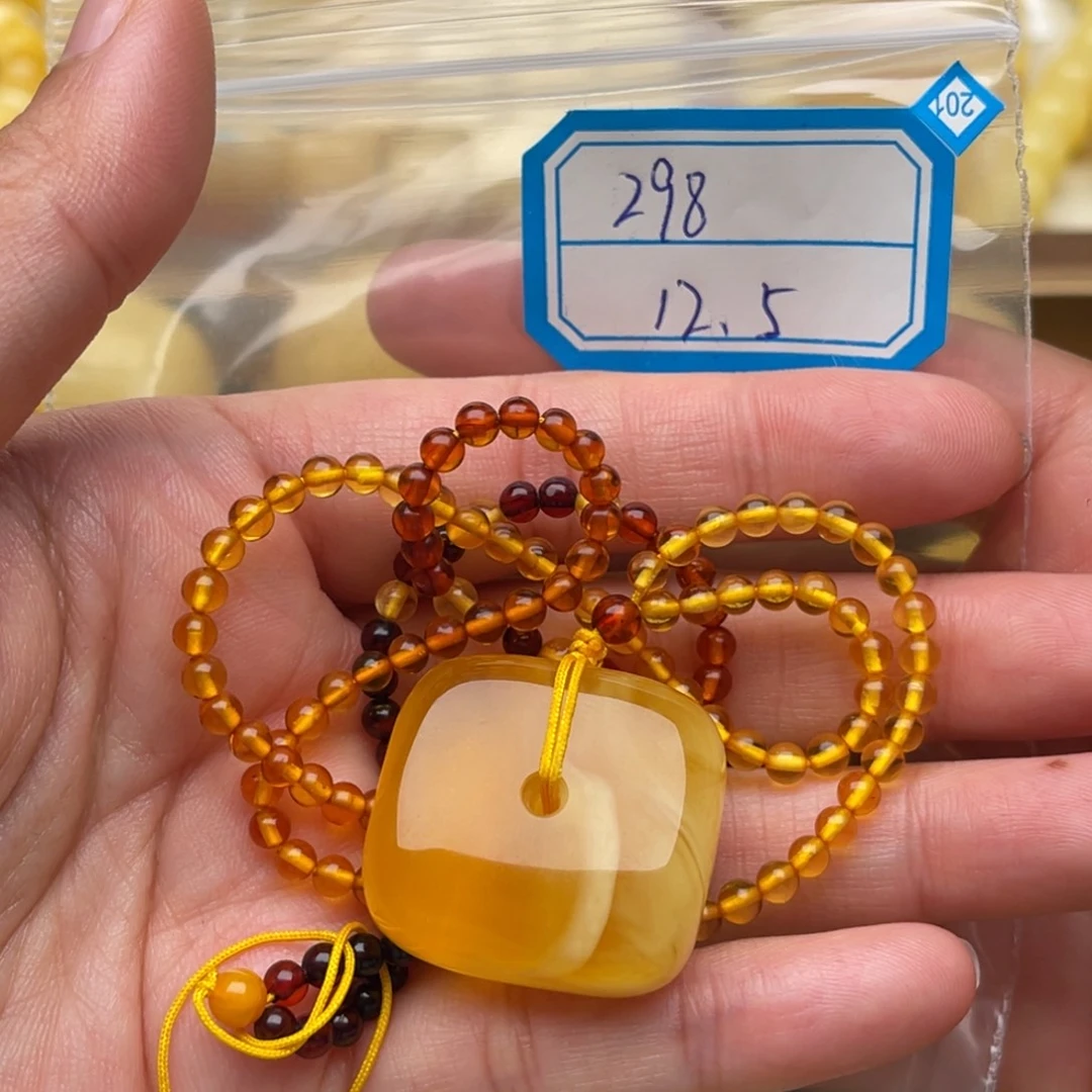 琥珀未镶嵌裸石蜜蜡吊坠笑