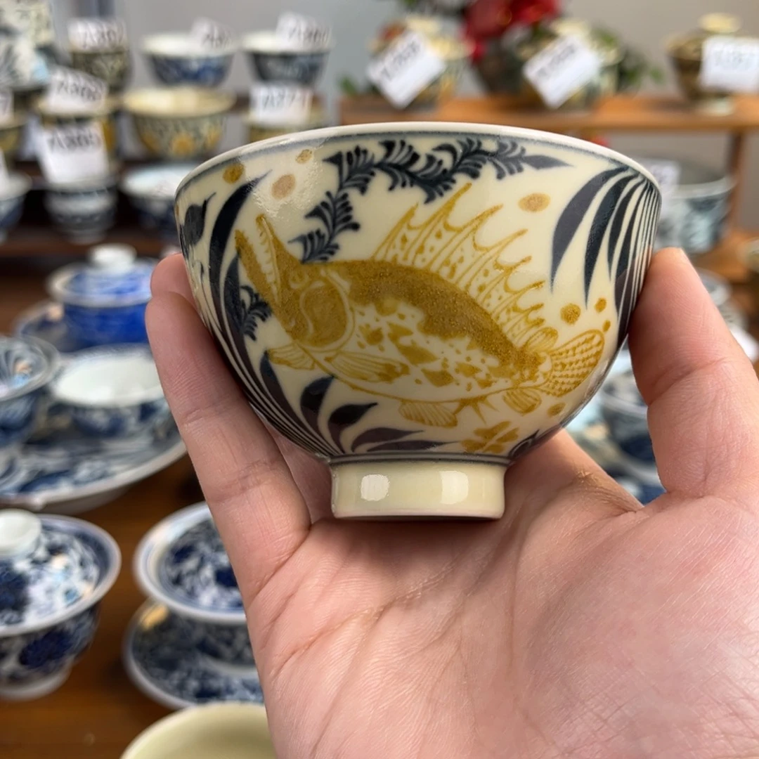 釉里金鱼藻鸡心杯