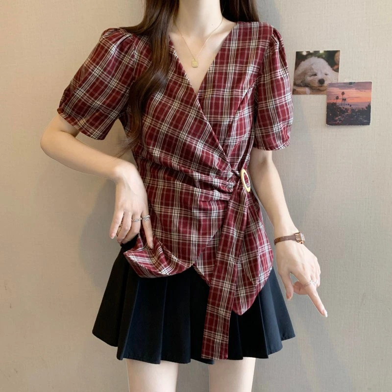 复古港风格子衬衣女夏季微胖大码显瘦上衣设计交叉V领短袖衬衫潮