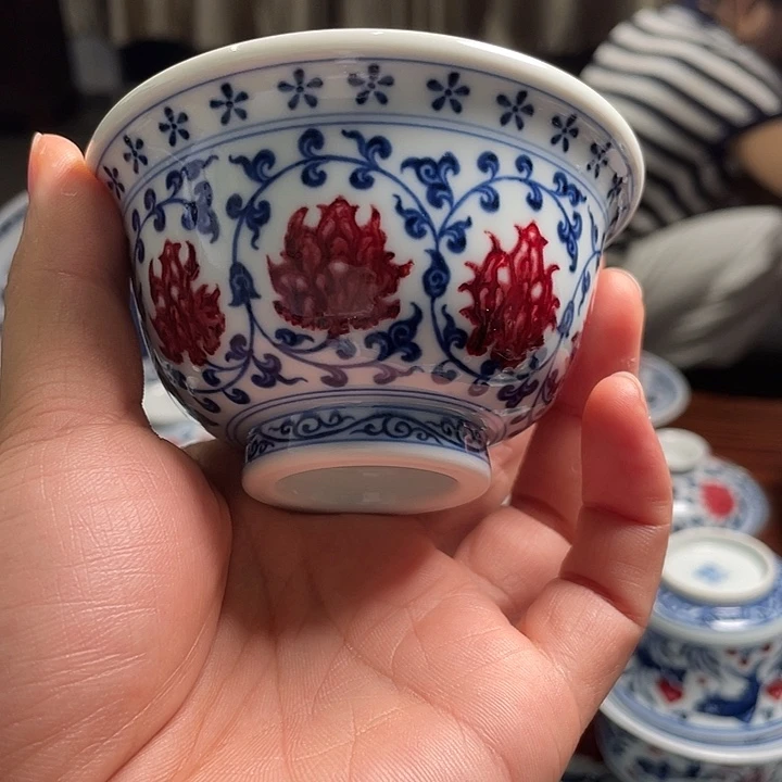 临***o釉里红缠枝莲小花心