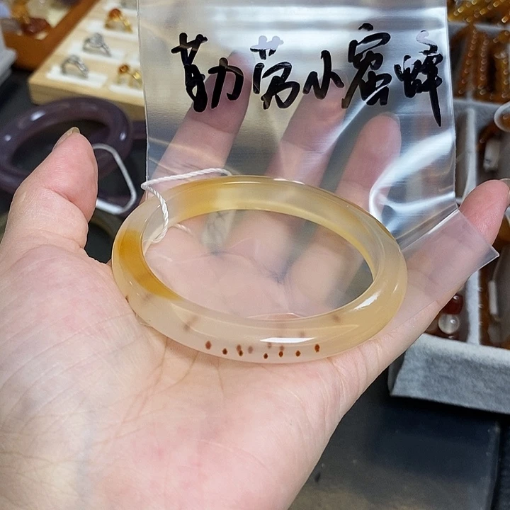 勤***蜂未镶嵌玛瑙/玉髓珠宝半成品