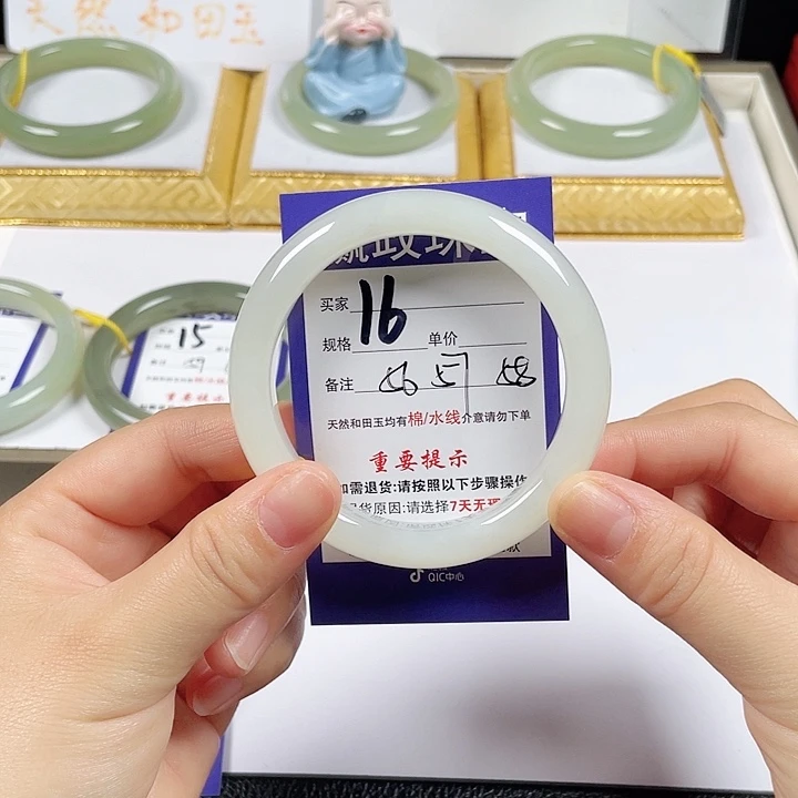和田玉未镶嵌手镯