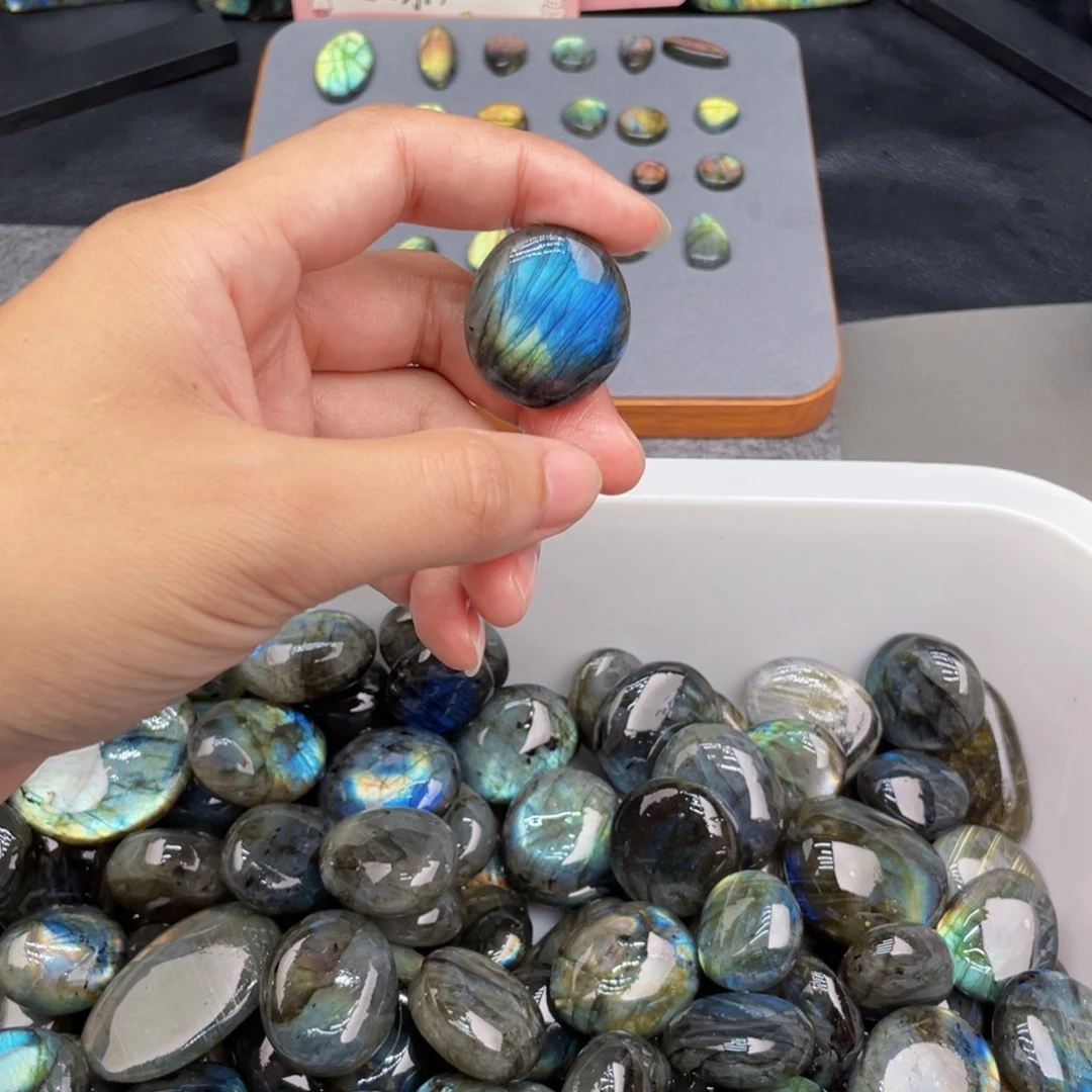 L***u颈饰银S925镶嵌长石