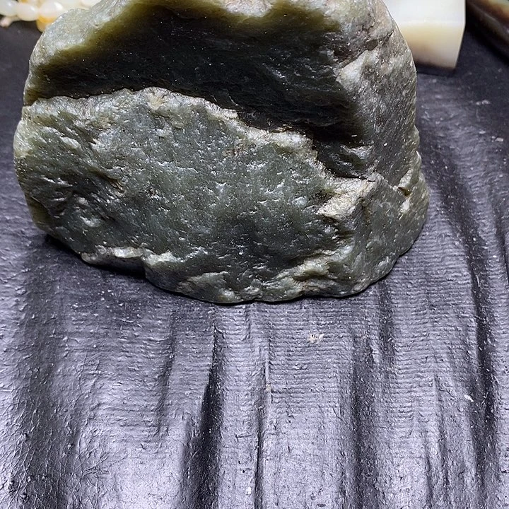 未镶嵌和田玉摆件