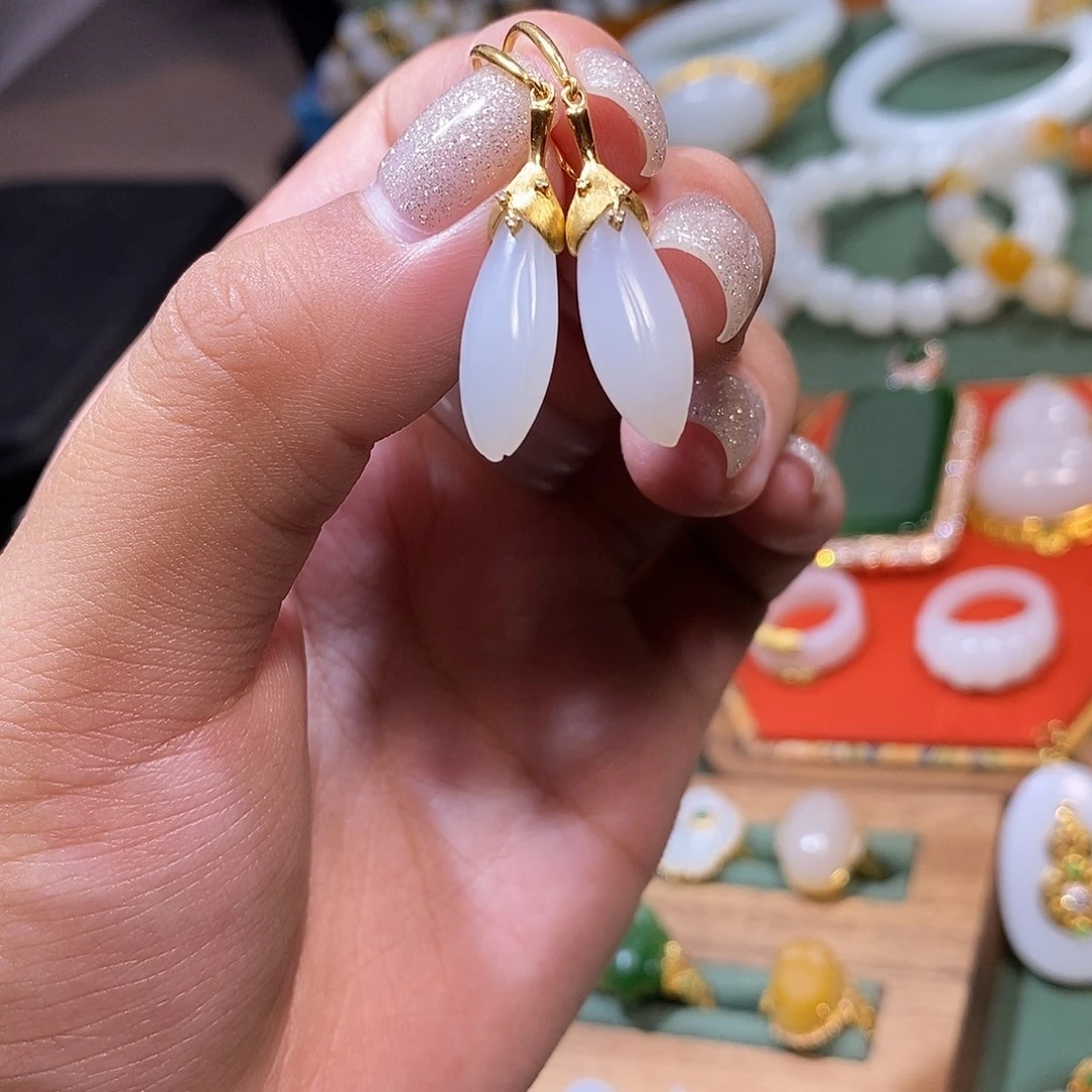 和田玉18K金镶嵌颈饰