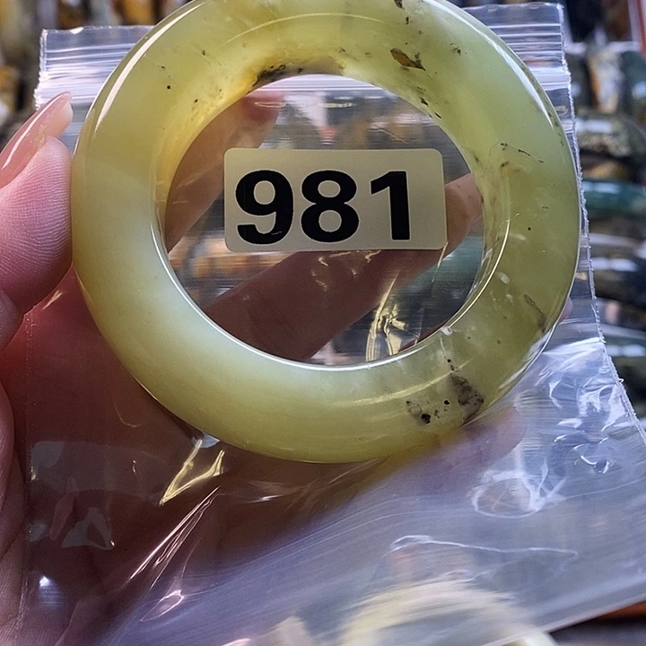 差***份蛇纹石玉未镶嵌手镯