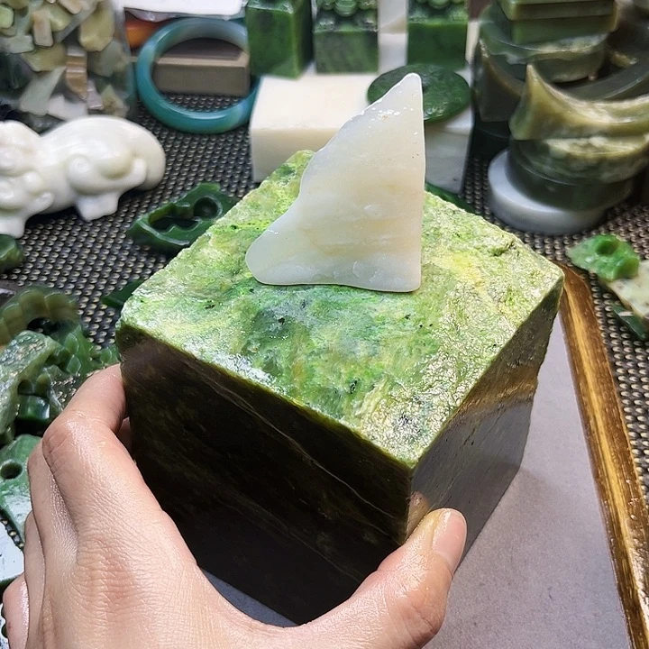 和田玉玉牌未镶嵌春****融