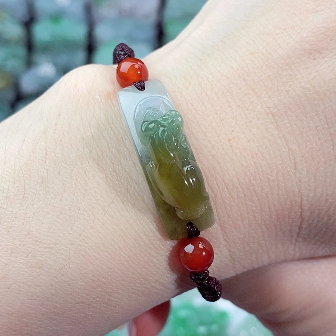 颈饰未镶嵌翡翠天然