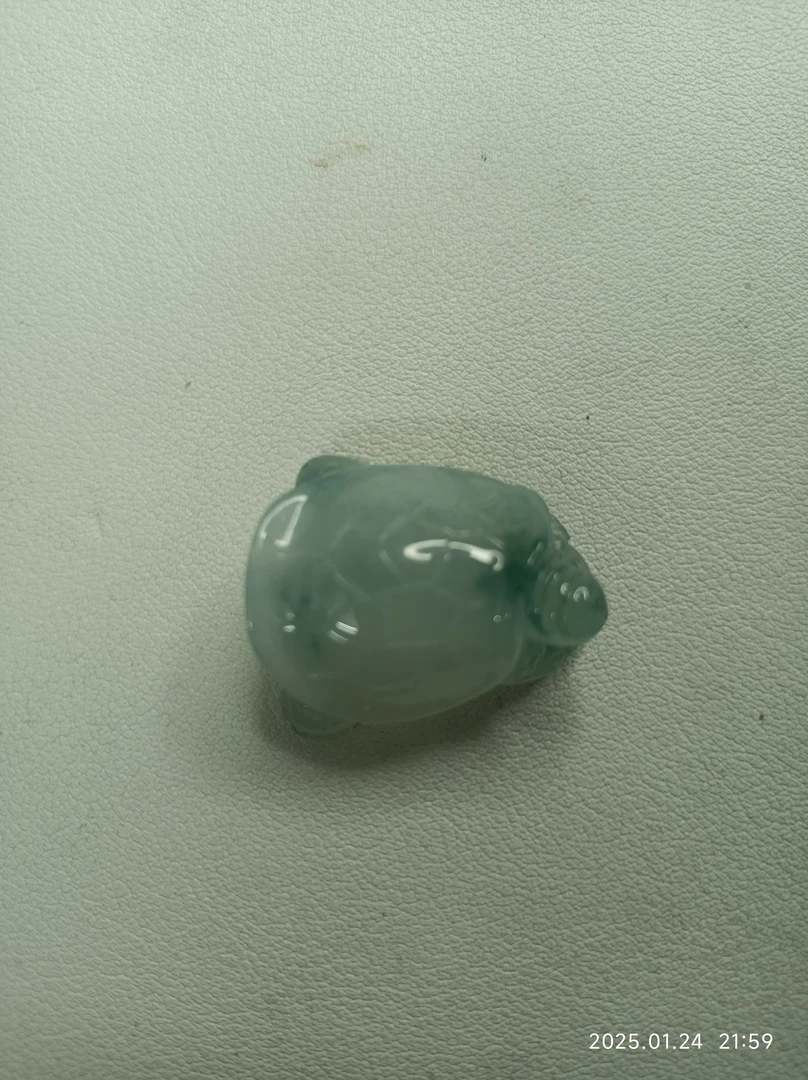 天然翡翠挂件乌龟