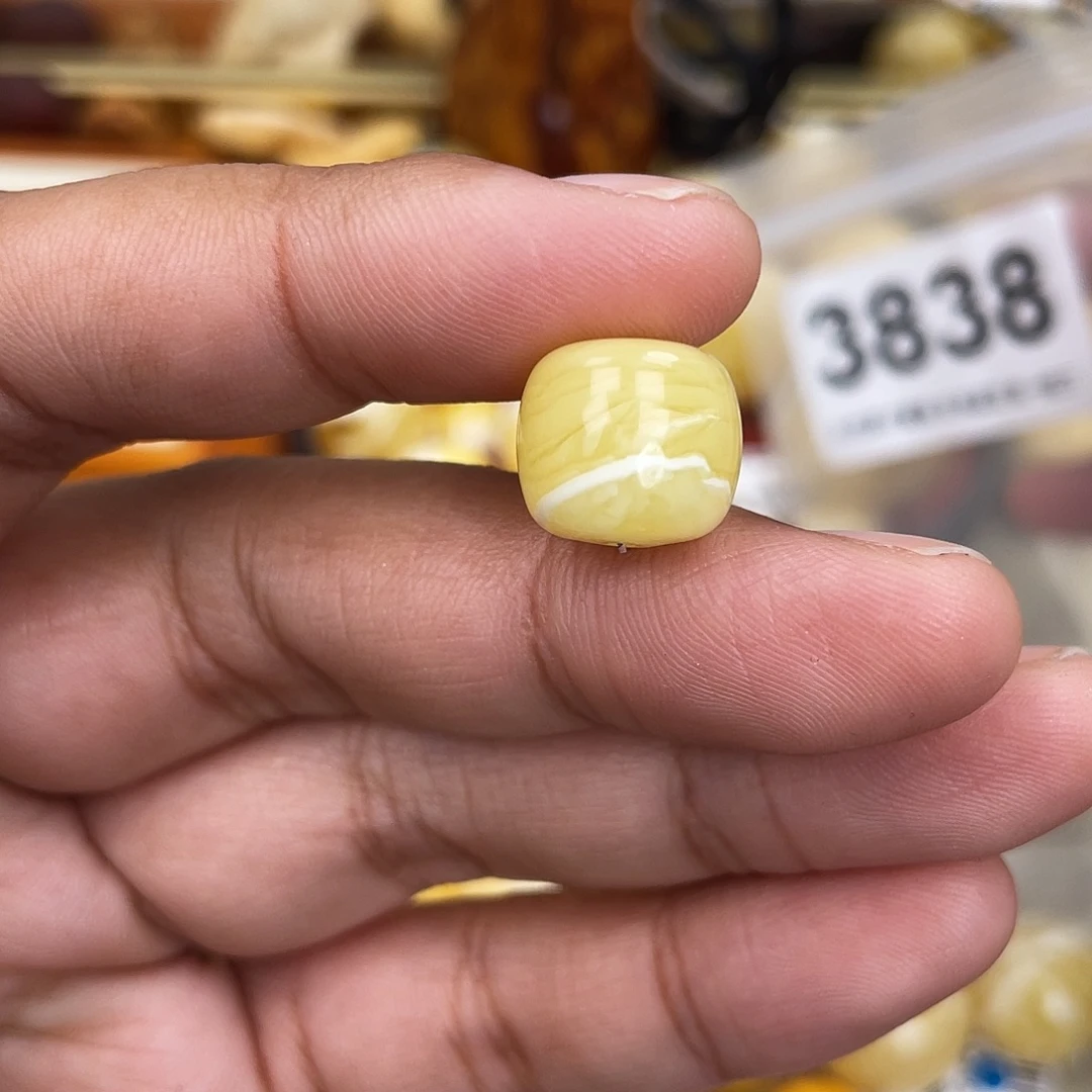 蜜蜡未镶嵌珠宝奇石12.7