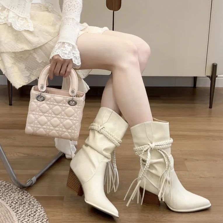靴子女2025新款高级感流苏麻绳马丁靴尖头粗跟堆堆靴西部牛仔靴子