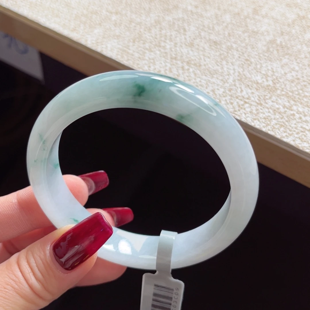 翡翠手镯未镶嵌手镯