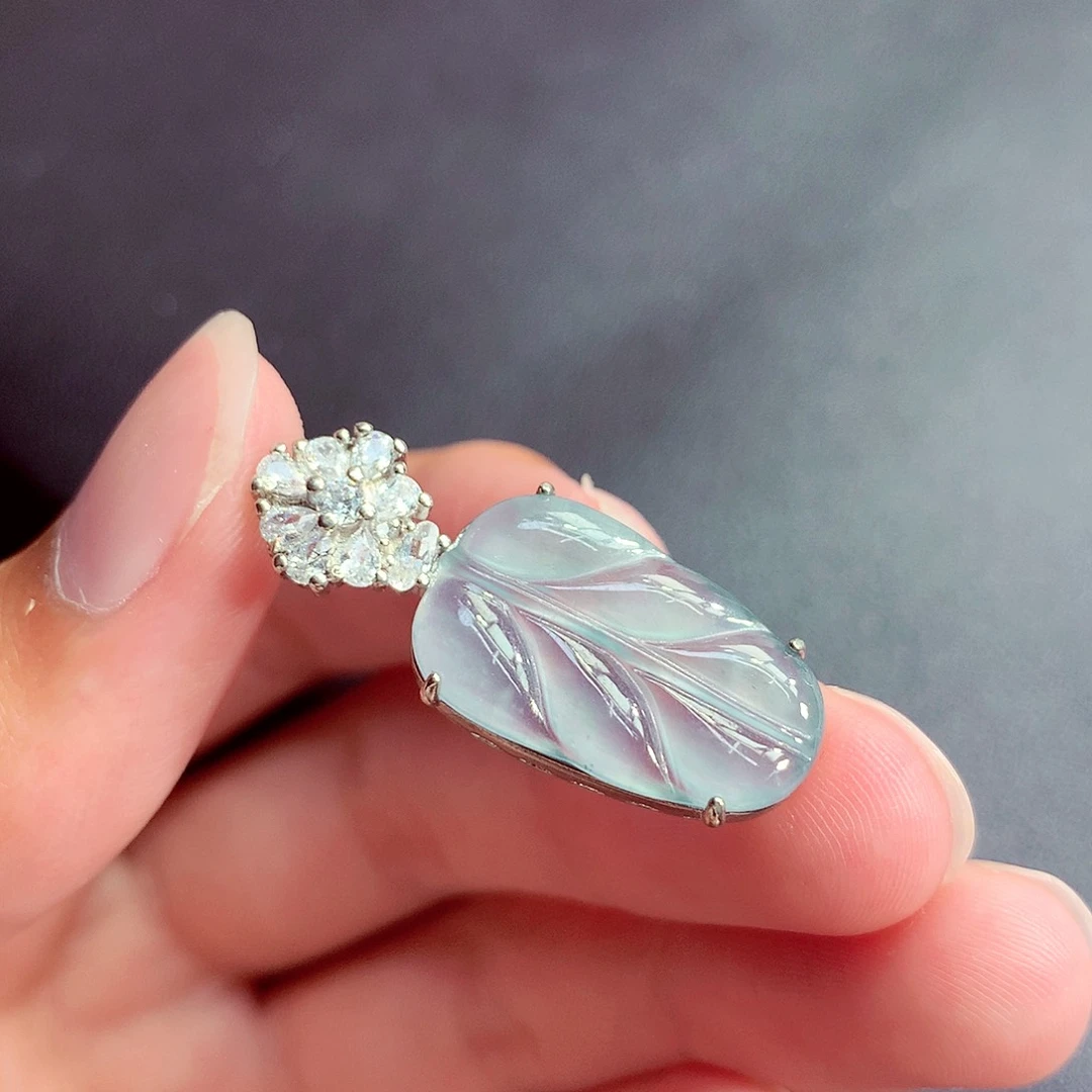 翡翠未镶嵌颈饰挂件