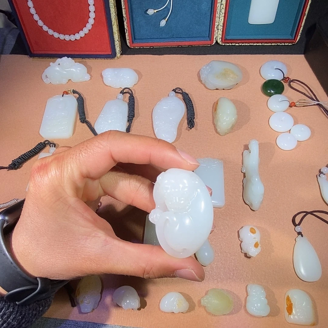 苗***涅和田玉未镶嵌车挂