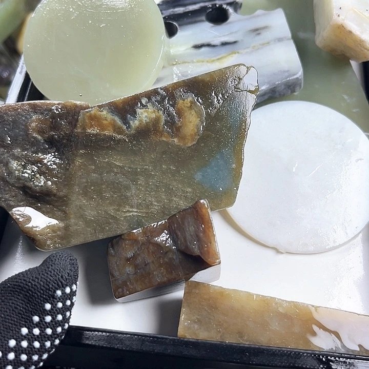 和田玉（糖玉）和田玉边角料9K金镶嵌美**生