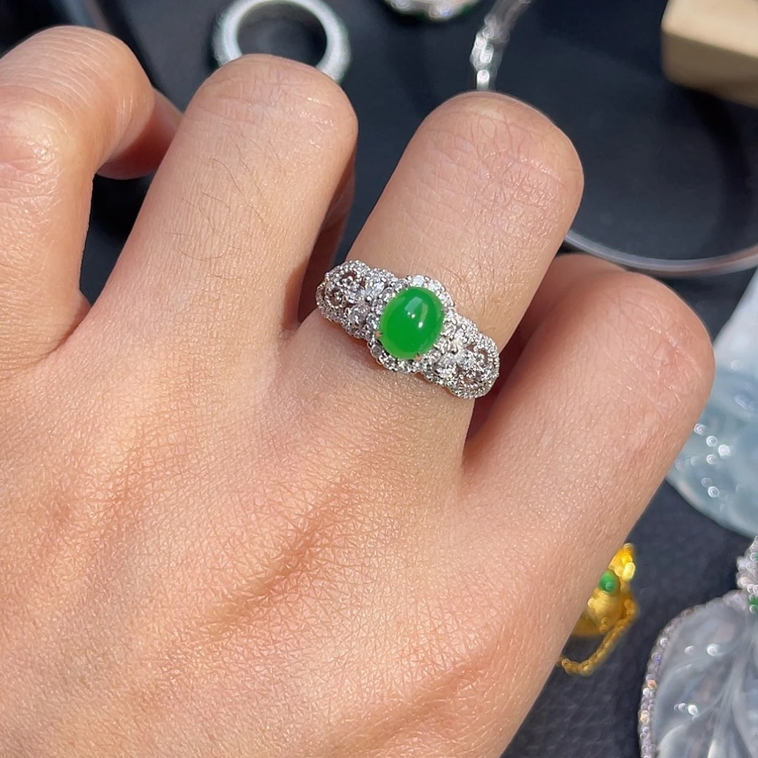 翡翠18K金镶嵌戒指蛋面