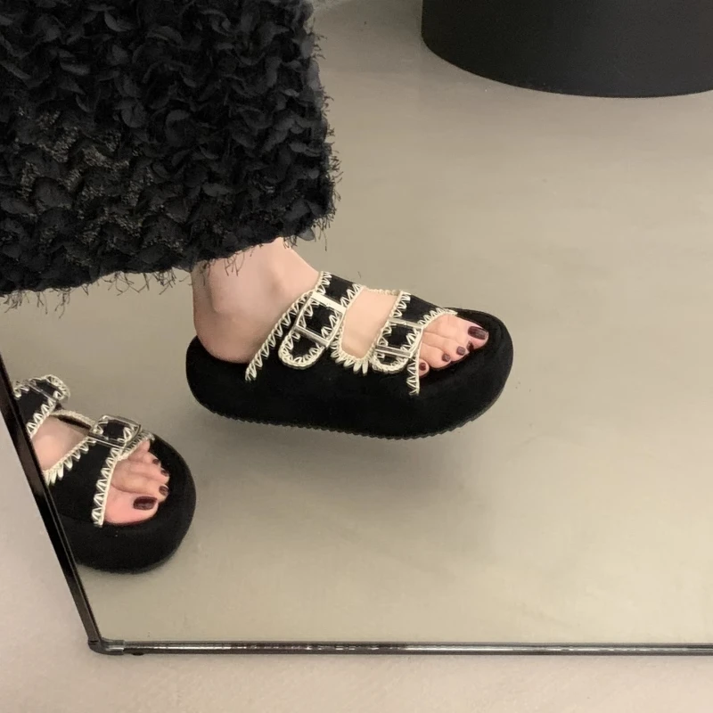 巨好看厚底勃肯凉拖鞋女夏外穿2025新款高级感配裙子沙滩一字拖鞋