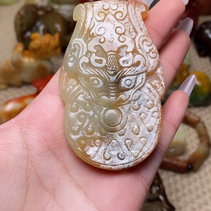 蛇纹石玉未镶嵌颈饰