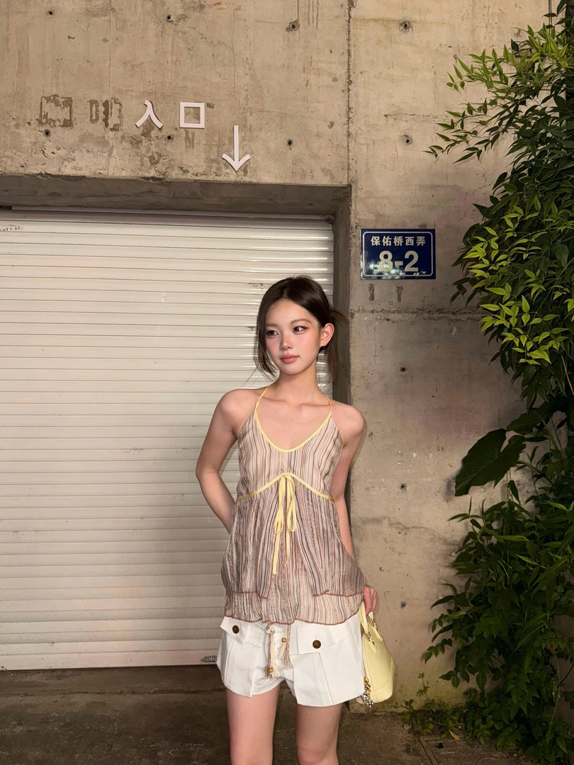 2025夏季新款韩系褶皱肌理感度假挂脖吊带背心立体口袋短裤两件套