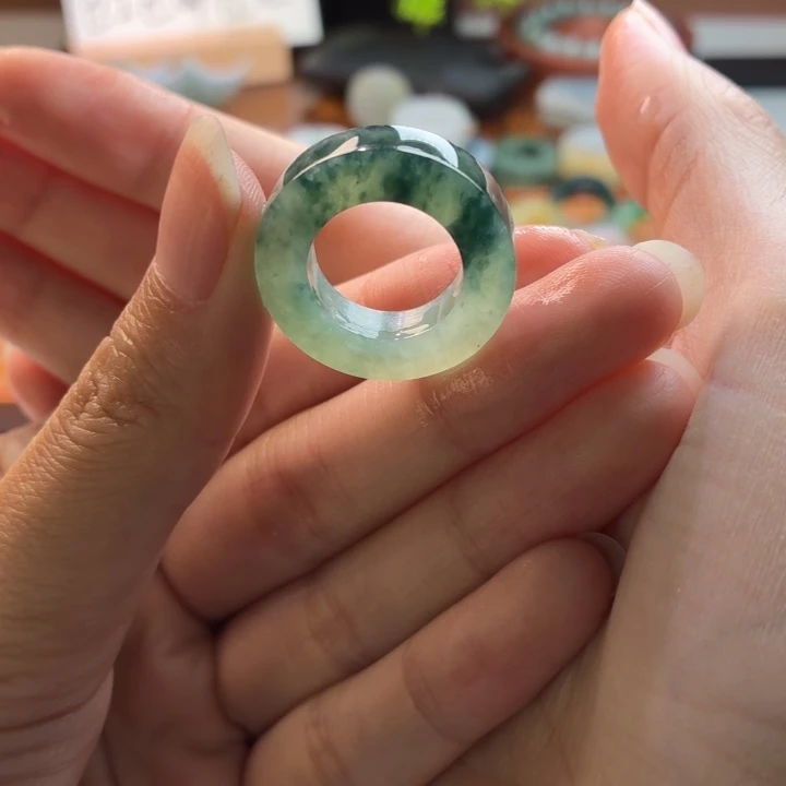 定制翡翠未镶嵌戒指