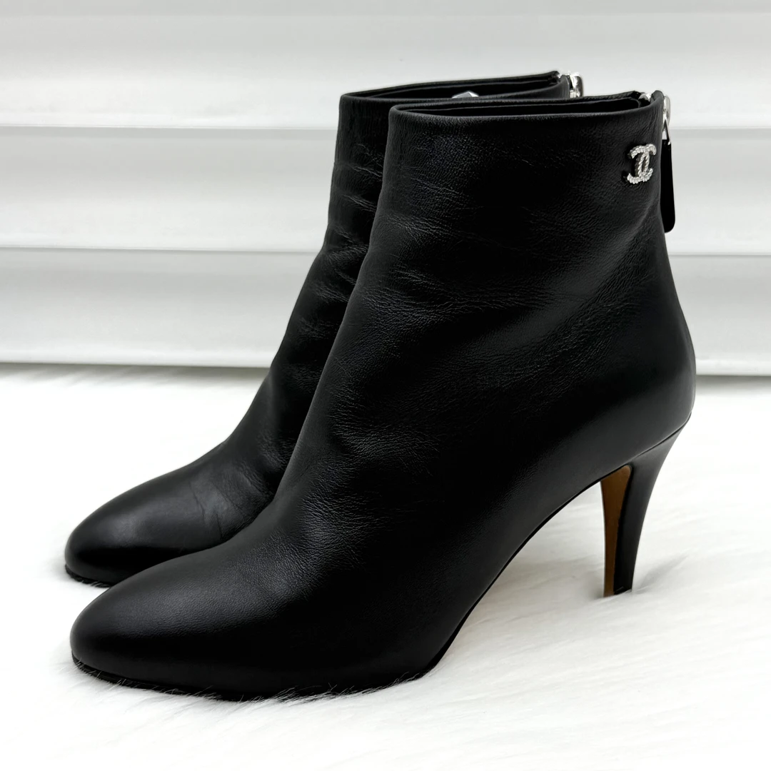 95新 Chanel/香奈儿 双c银饰尖头高跟靴 36码 公价1w j1236