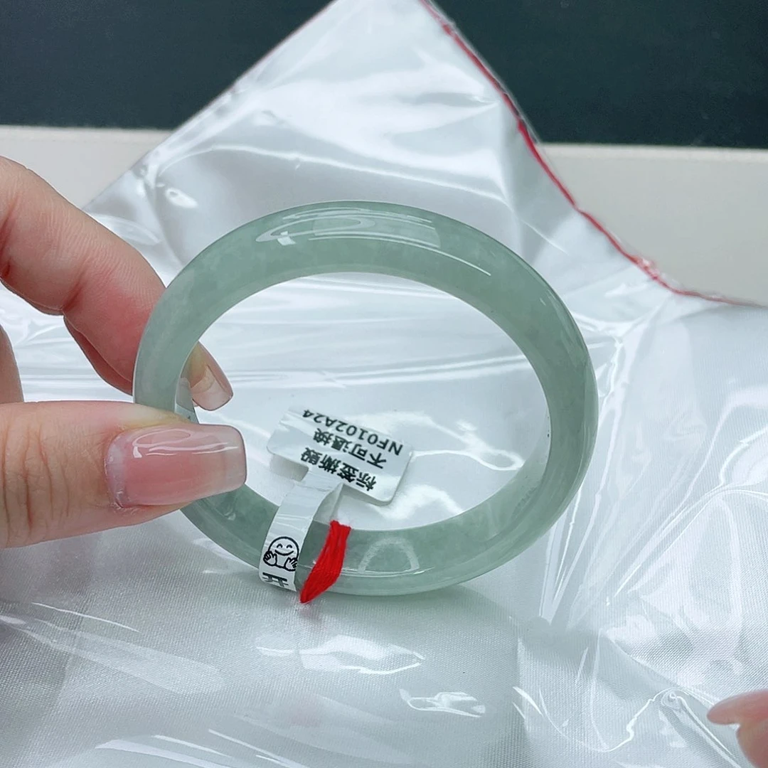 翡翠手镯未镶嵌正55.5