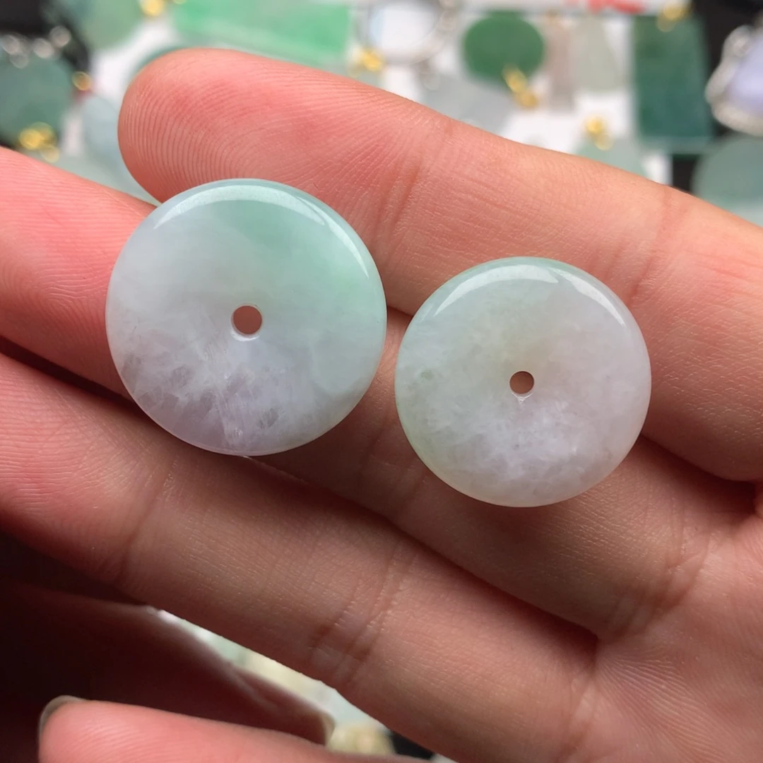 翡翠颈饰足铂镶嵌天***粒