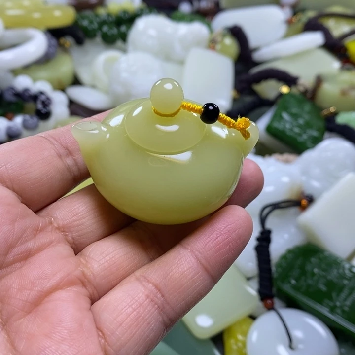 紫****和田玉未镶嵌颈饰