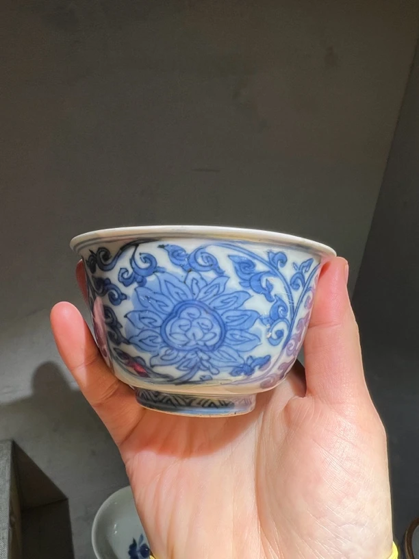 青花缠枝莲纹茶杯