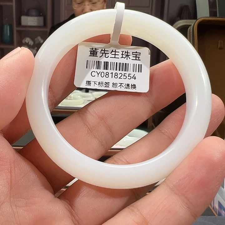 子***，未镶嵌手镯和田玉（白玉）