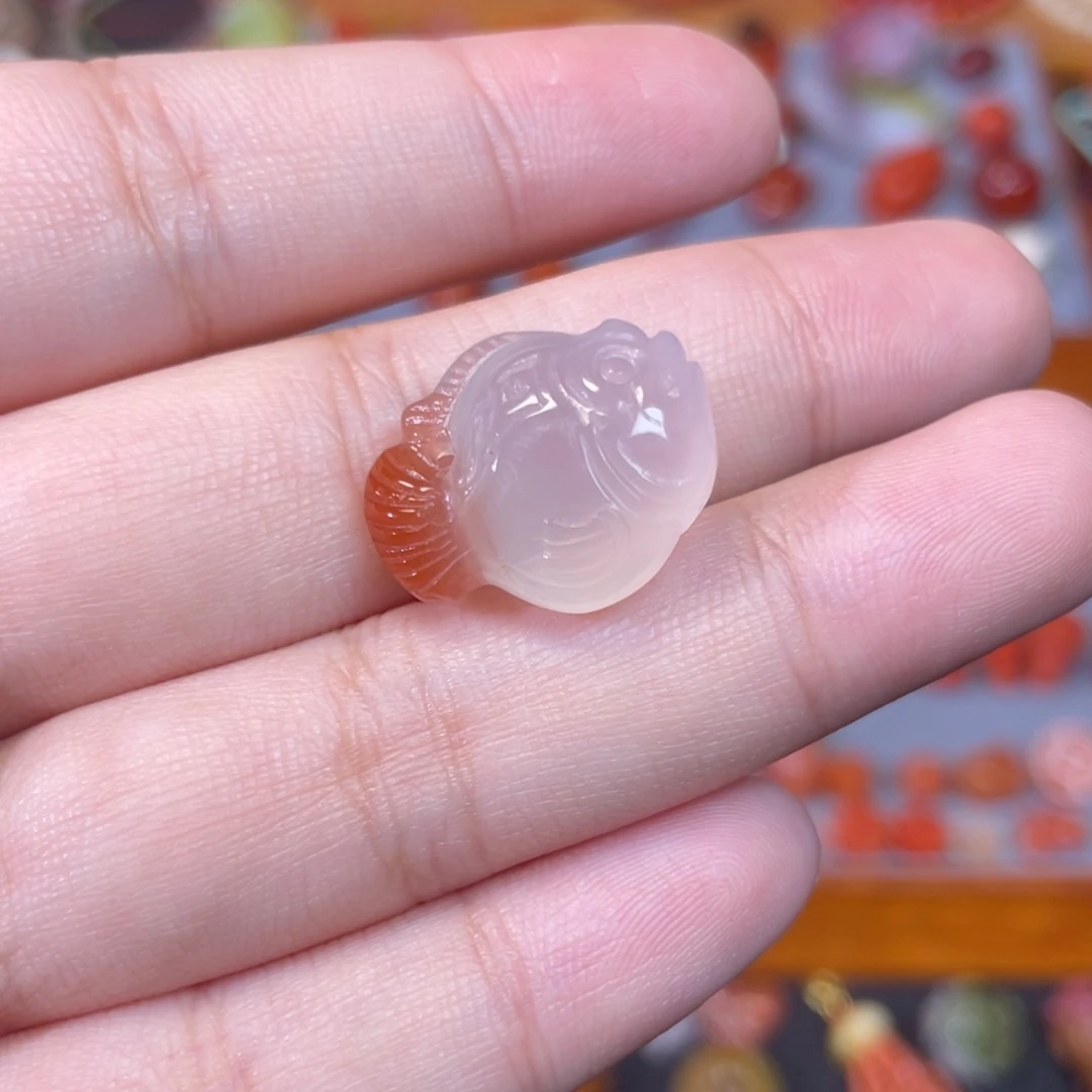 南红玛瑙未镶嵌俏色小鱼