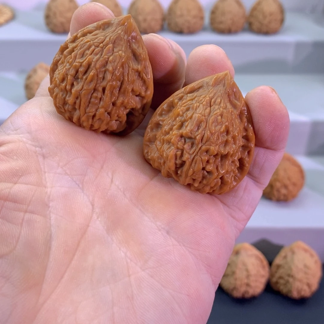 文玩核桃把件35蛇王一抹红