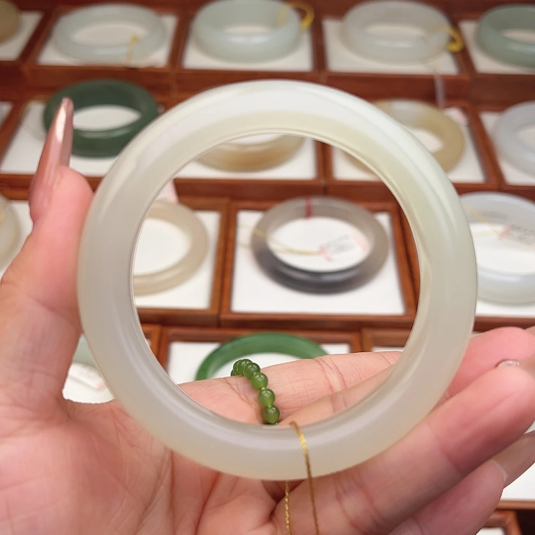 和田玉未镶嵌手镯55.6