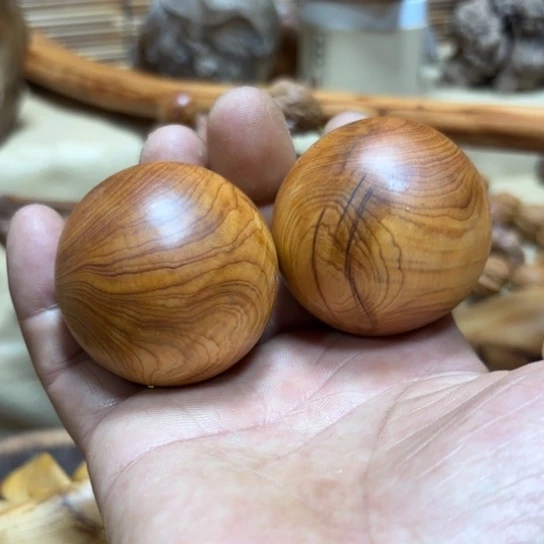 柏木（崖柏）江**媛北太行随行手把件