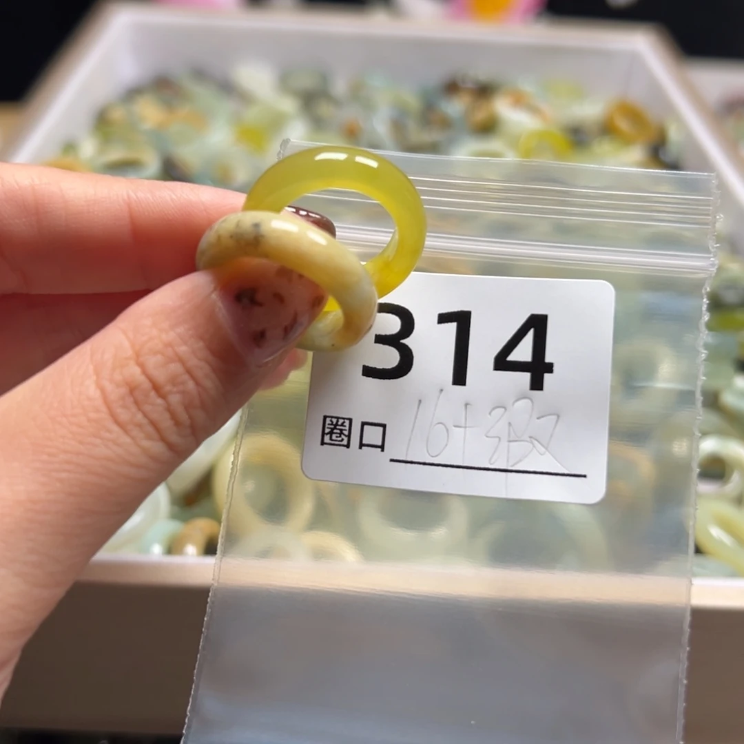 大***娜蛇纹石玉未镶嵌戒指