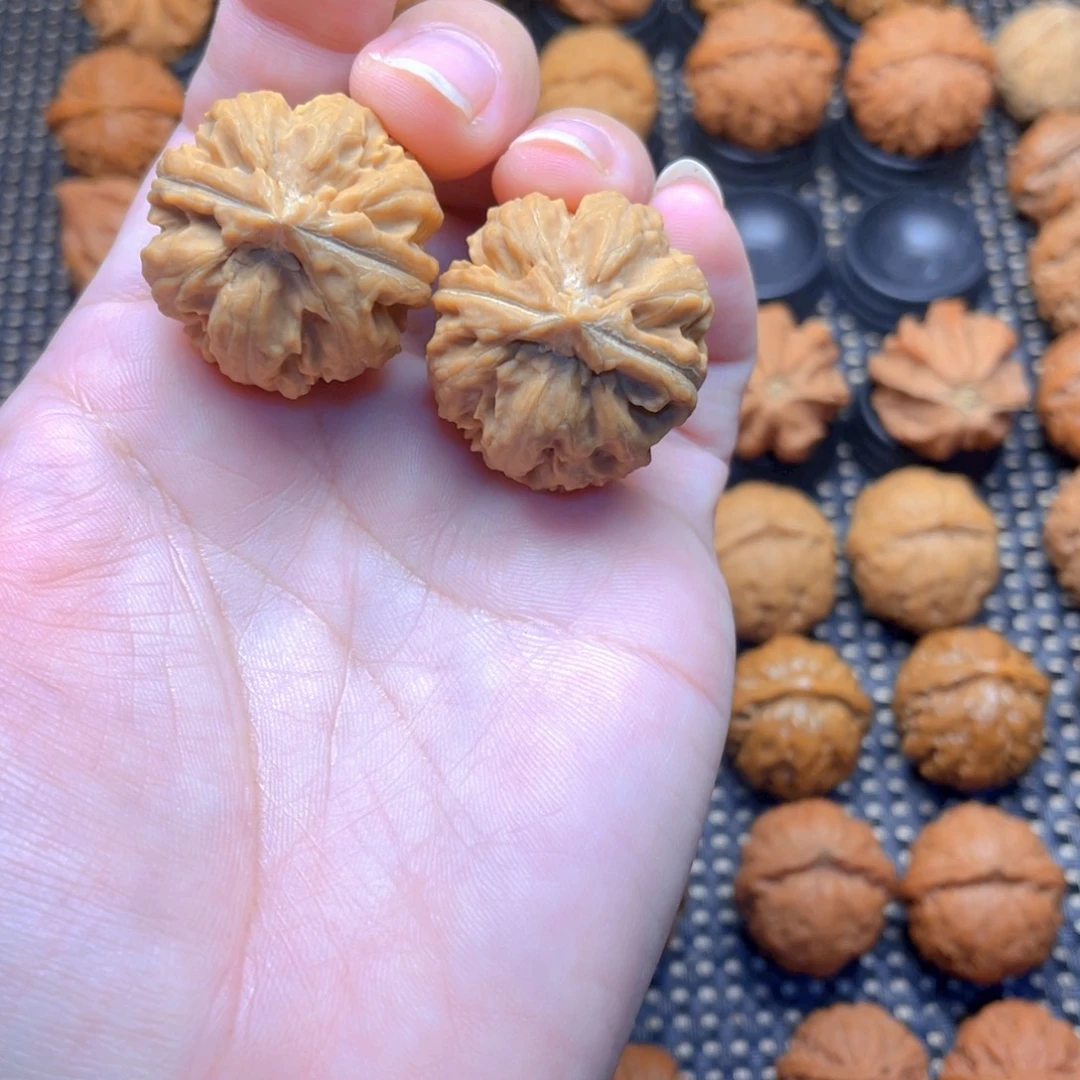 核桃文玩把件帝王粗筋