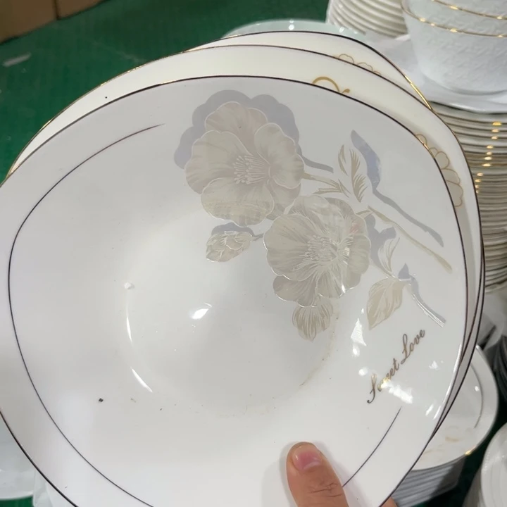 骨瓷八寸三角深盘三个微瑕