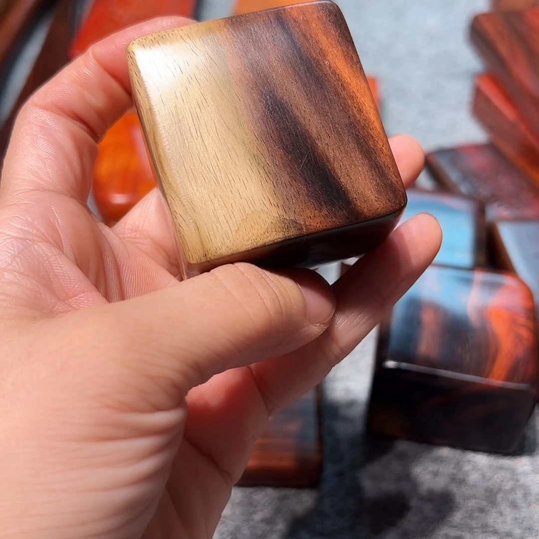 艺***作交趾黄檀（大红酸枝）