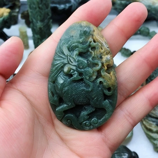 未镶嵌岫岩河磨玉（透闪石质玉）挂件