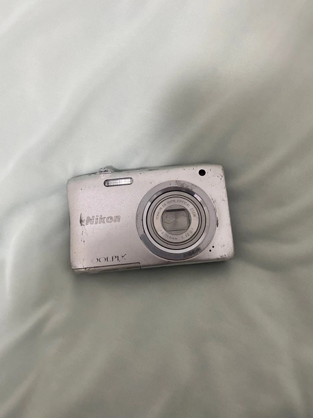 9新 Nikon/尼康 a100银色2000w像素ccd数码相机