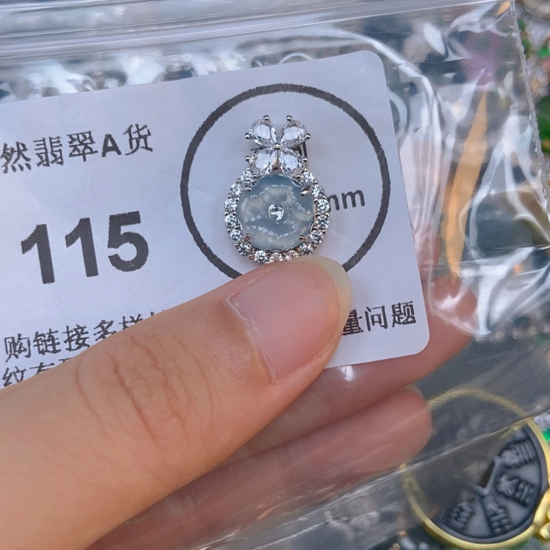 吊坠(不含链)未镶嵌翡翠
