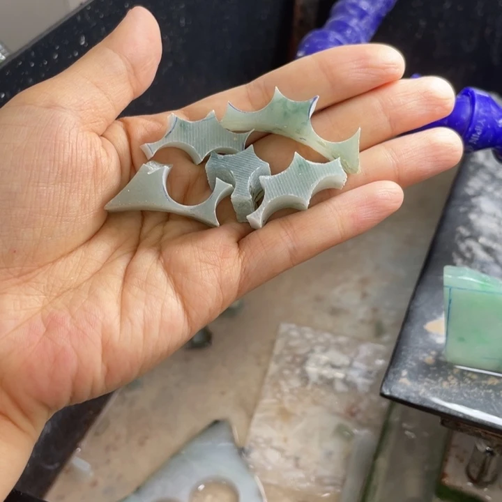 开****定制翡翠未镶嵌在边角料