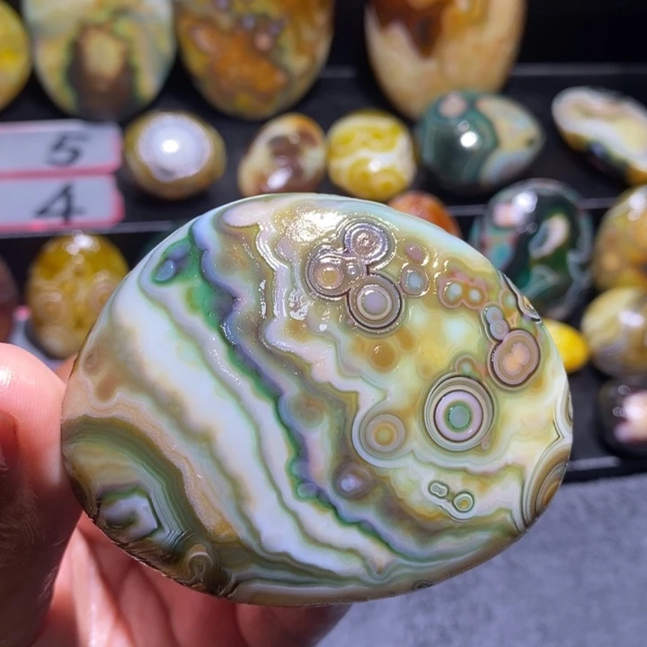 玛瑙/玉髓未镶嵌珠宝奇石60