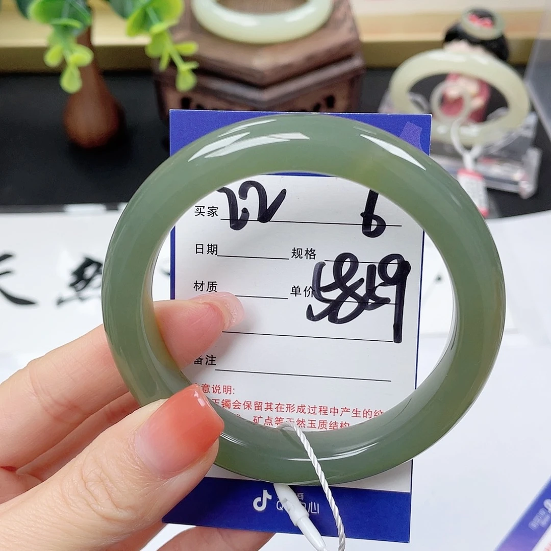 和田玉未镶嵌手镯